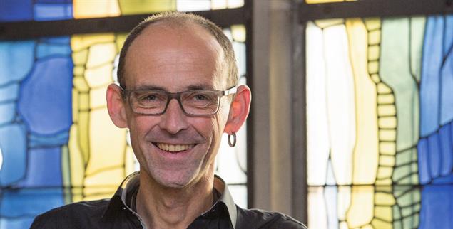 Engagiert sich auch bei #OutInChurch: Rainer Teuber, Museumspädagoge im Essener Dom. (Foto: Nicole Cronauge)