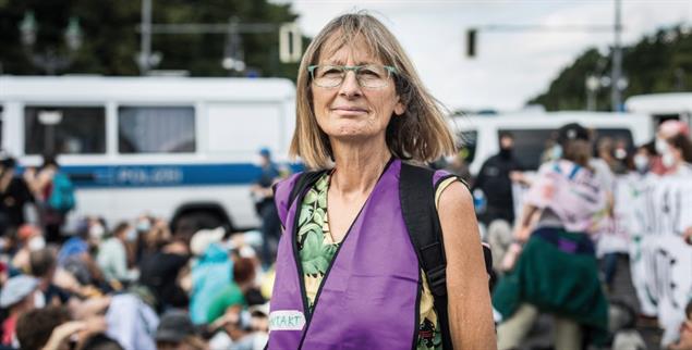 »Volle Kanne fürs Klima«: Renate Heurich hat sich früher pensionieren lassen, um sich für mehr Klima- und Artenschutz einzusetzen. (Foto: Stephan Pramme)