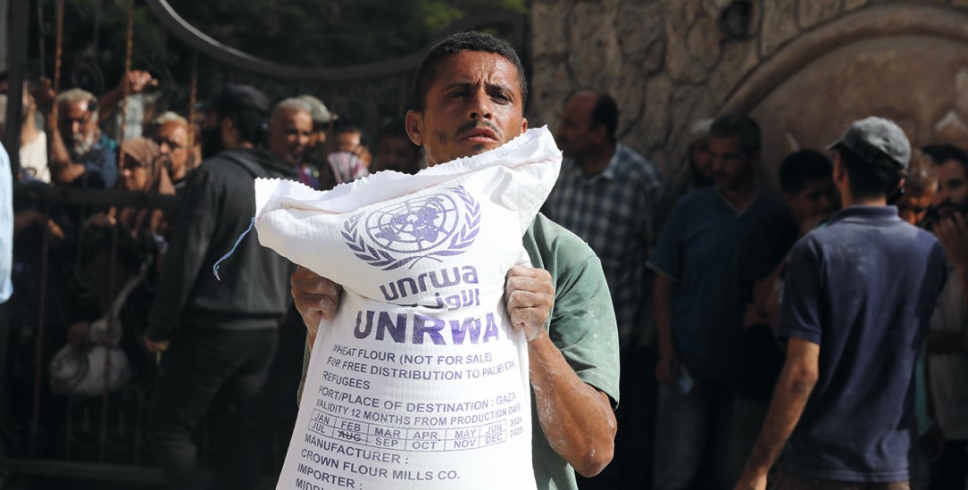 Lebensnotwendig: Das UN-Werk UNRWA verteilt die meisten Hilfsgüter in Gaza. (Foto: PA / ZUMAPRESS / Omar Ashtawy)