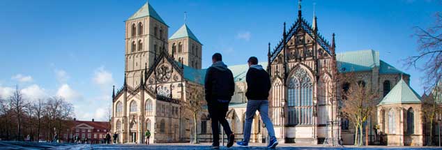 Der Domplatz in Münster, noch spätwinterlich: In der Metropole Westfalens findet vom 9. bis zum 13. Mai 2018 der Katholikentag statt. (Foto: pa/Kappeler)