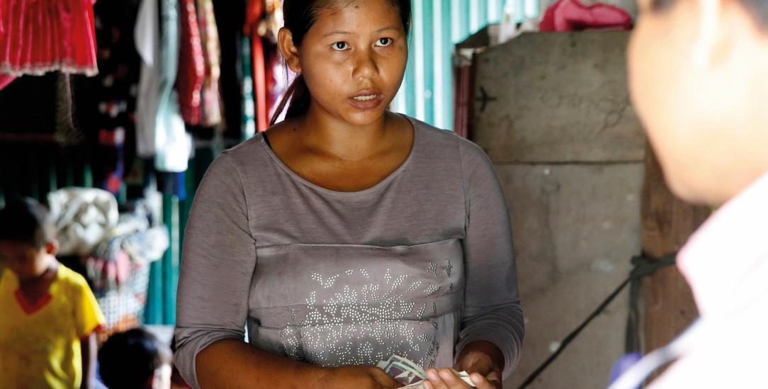 Schnelles Geld: Viele Mikrokredit-Geschäfte werden in Kambodscha per Hausbesuch abgeschlossen.