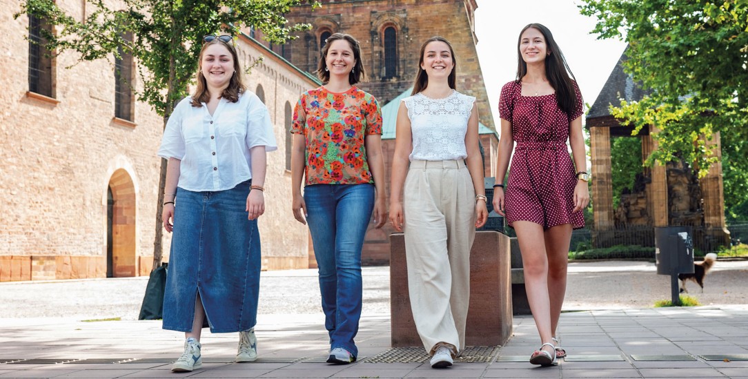 Ehrenamtliche Dom-Expertinnen: Anke Neys, Johanna Kehne, Annabel Hiller, María López Corpas. (© Domkapitel Speyer, Foto: Klaus Landry)