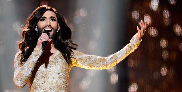 Eine Dragqueen gewinnt den Eurovision Song Contest – und der halbe Kontinent steht Kopf. Für Russlands Rechte ist »das Ende Europas« eingeläutet; im Westen wird Conchita Wurst umjubelt. Weniger wegen ihrer Stimme als wegen ihres Auftritts.   (Foto: pa/Astapkovich/RIA Novosti)