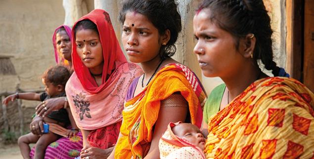 Junge Mütter: In Nepal heiraten viele Mädchen schon früh, bekommen Kinder und beenden deshalb die Schule nicht. (Foto: Sascha Montag)