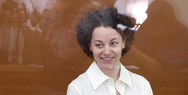 »Das Gefängnis ist kein Grab«: Jewgenija Berkowitsch vor Gericht (Foto: iIMAGO/ITAR-TASS/Valery Sharifulin)