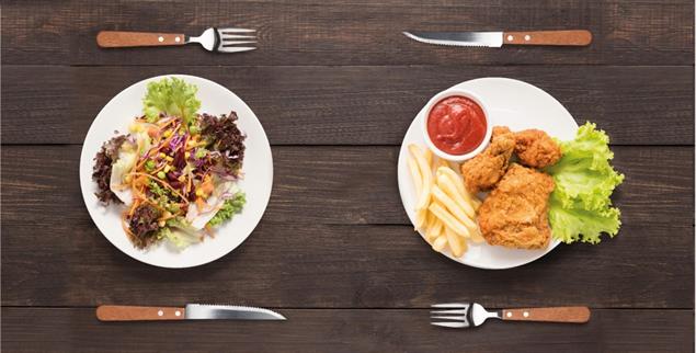 Mampf ohne Kampf: Hier haben es zwei sehr unterschiedliche Ernährungsweisen immerhin an einen Tisch geschafft.(Foto: istock by Getty / villagemoon)