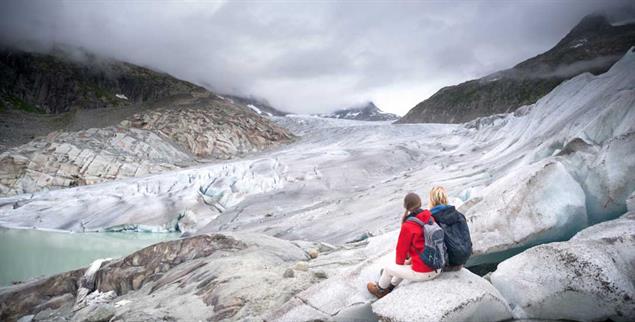 Die Gletscher schmelzen: Grund ist die Erderhitzung. Höchste Zeit, den CO2-Ausstoß zu minimieren (Foto: istockphoto/Christopher Ames)