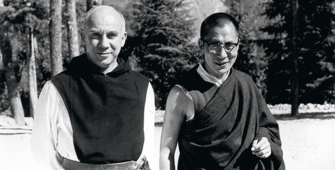 Brüder im Geiste: Thomas Merton mit dem Dalai Lama im Jahr 1968 (Foto: mit Genehmigung des Merton Legacy Trust und des Thomas Merton Center der Bellarmine University)