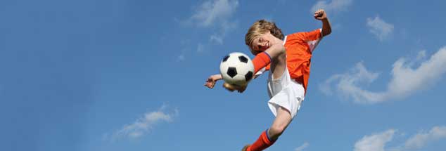 Die Kinder sollen beim Fußball Spaß haben und nicht unter Leistungsdruck gesetzt werden, das ist die Idee, die hinter der Fair-Play-Liga steht (Foto: gettyimages.com/istockphoto/mandygodbehear)