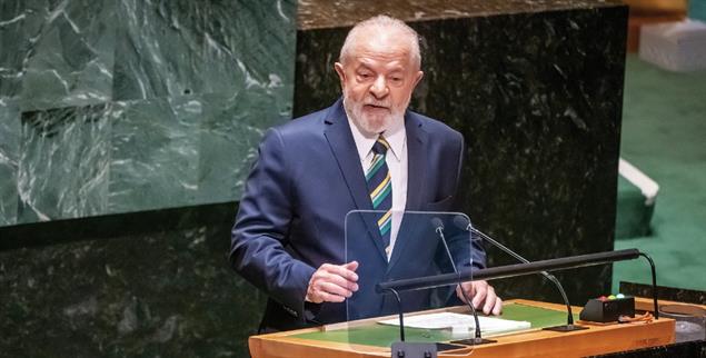 Freundlich zu allen: Lula da Silva am Rednerpult der Vereinten Nationen in New York. (Foto: PA / DPA / Michael Kappeler)