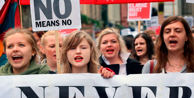 Slutwalk in Schottland, mitten im Sommer 2011: Jetzt kommen die »Schlampenmärsche« auch zu uns (Foto: pa/Cheskin)