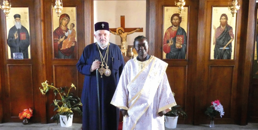 Frisch geweiht: Diakonin Angelic Molen mit Metropolit Serafim von Simbabwe (Foto: St. Phoebe Center / Annie Frost)