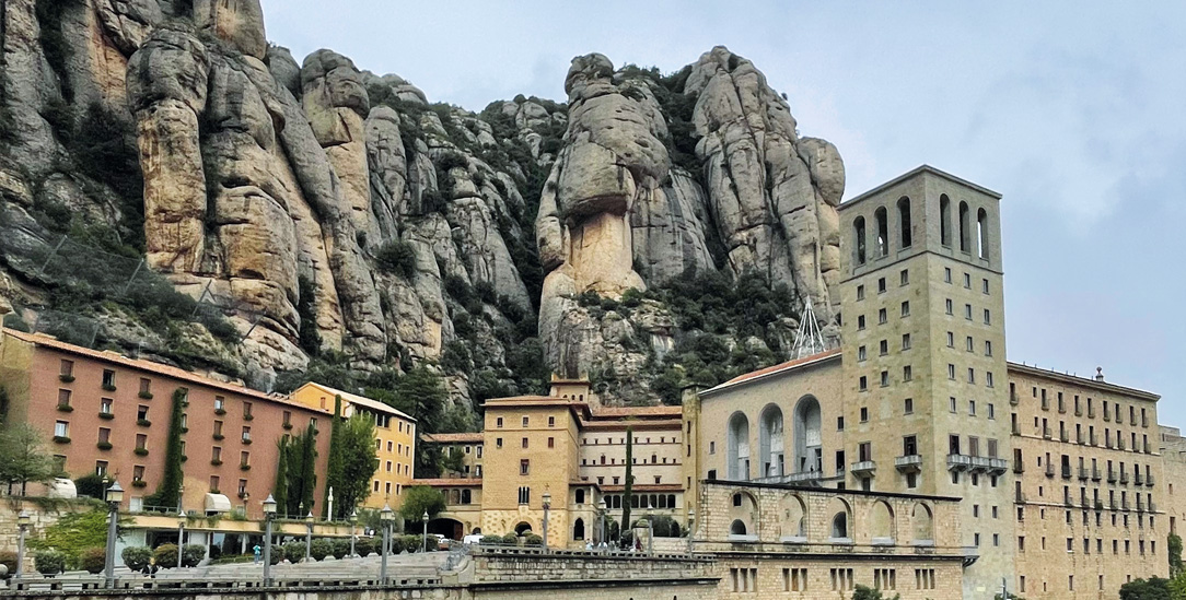 Prunk, Pomp, Tradition: Benediktineräbte aus aller Welt kamen zum 1000-jährigen Jubiläum des Klosters dieses Jahr in Montserrat zusammen (Foto: Manuel Meyer)