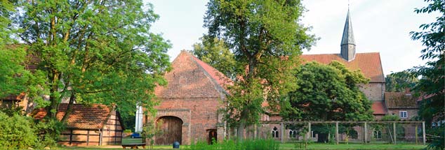 Ein magischer Ort: Das Stift Börsel liegt abgeschieden in den Wäldern im westlichen Niedersachsen. (Foto: Rolf Kamper)