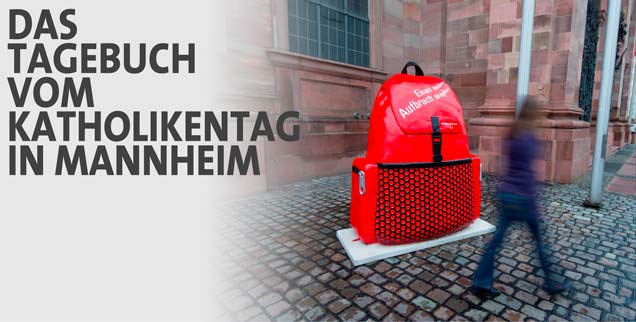 »Einen neuen Aufbruch wagen«: Unter diesem Motto läuft der Katholikentag in Mannheim vom 16. bis zum 20. Mai 2012. Der Slogan liest sich rebellisch. Doch die Frage ist: Wie gut schafft es die römisch-katholische Kirche in Deutschland, ihre verkrusteten Strukturen aufzubrechen? Ist noch Leben in der Bude? (Foto: pa/dpa/Uwe Anspach)