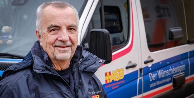 An die Ostsee oder zum Roland-Kaiser-Konzert: Bei einem Ausflug mit dem Wünschewagen entscheiden die Gäste, wohin es geht. (Foto: Jens Schulze)