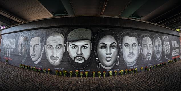 Gedenken: Graffito für die Opfer des Hanauer Anschlags unter der Friedensbrücke in Frankfurt am Main (Foto: pa/Gaul)