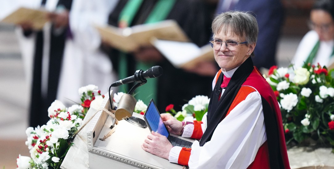 Mit Mut dem Mächtigen begegnen: Mariann Edgar Budde auf der Kanzel der National Cathedral (Foto: PA / AP / Evan Vucci)