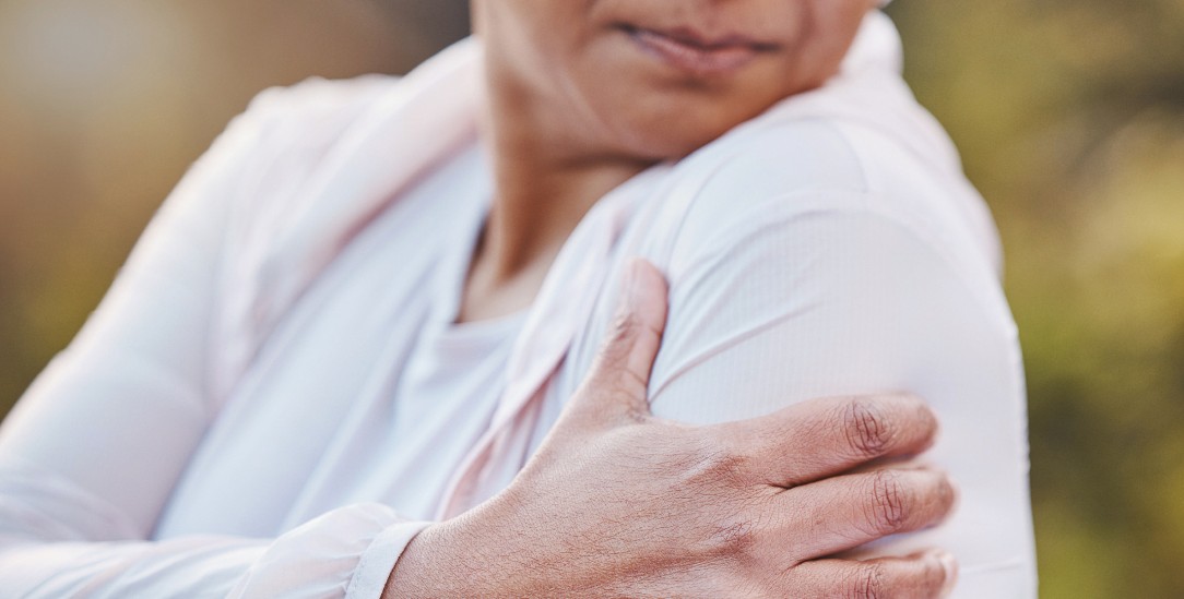 Herzinfarkt bei Frauen:Sie haben dabei häufig Atemnot, Übelkeit und Schmerzen im Nacken- und Schulterbereich, anders als Männer. (Foto: istockphoto/www.peopleimages.com)