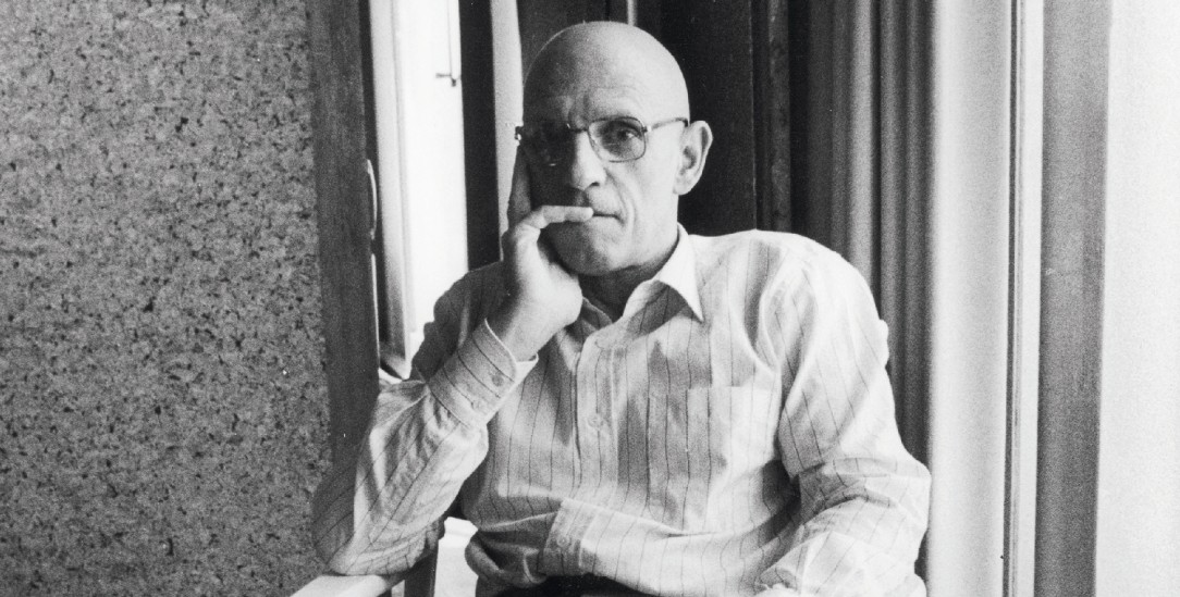 Kritiker der Machtstrukturen: der französische Philosoph Michel Foucault, in einer Aufnahme aus dem Jahr 1984 (Foto: ullstein bild / Roger-Viollet / Bruno de Monès)  