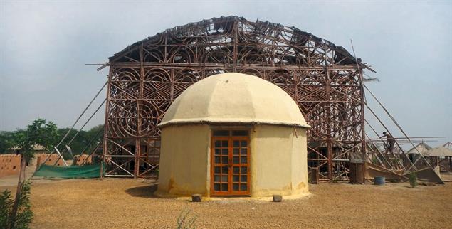 Klimafreundliche und nachhaltige Architektur: Das Zero Carbon Cultural Centre in Makli, Pakistan, entworfen von Yasmeen Lari. (Foto: Heritage Foundation of Pakistan)